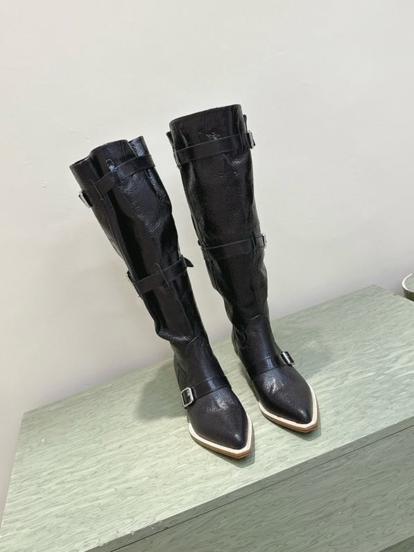 Высоки кожаные сапоги с острым носком фото 9