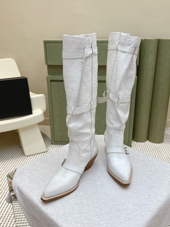 Высоки кожаные сапоги с острым носком фото 9