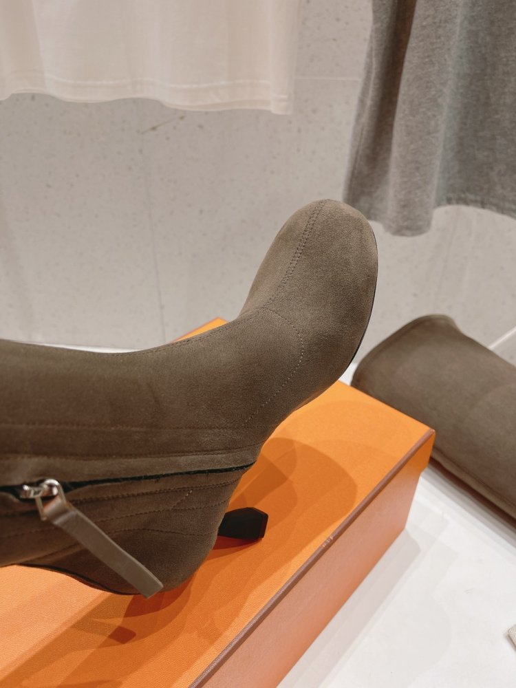 Высокие ботфорты на каблуке фото 7