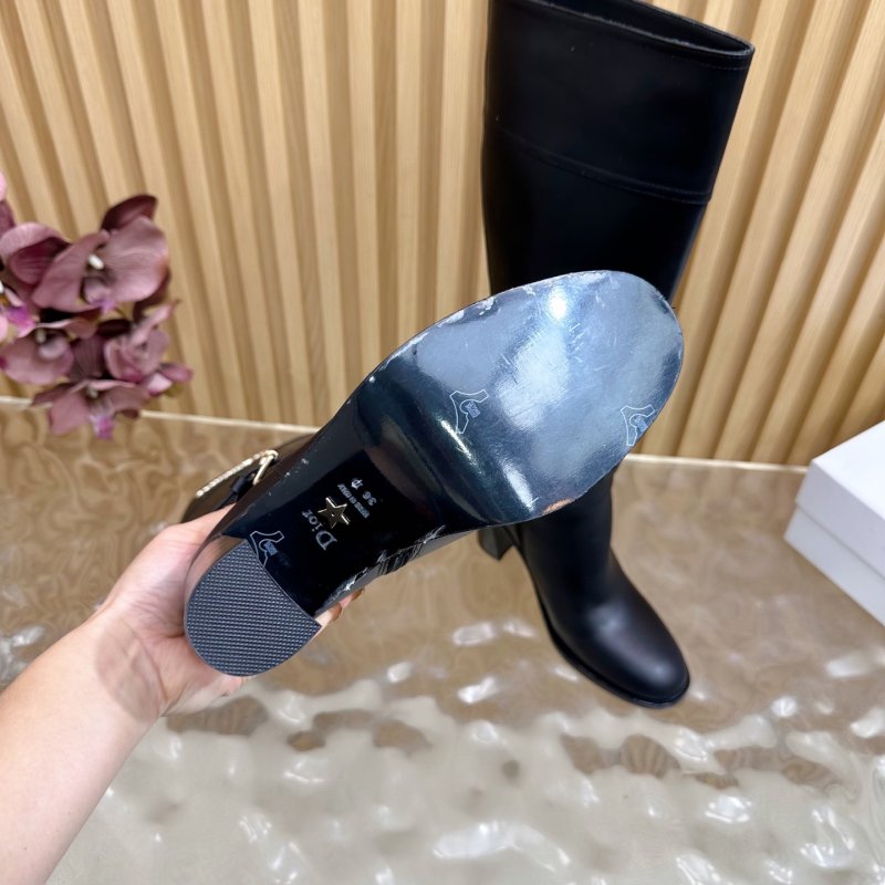 High leather boots on heel фото 9