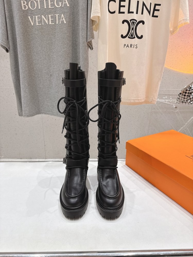 High leather boots on lace