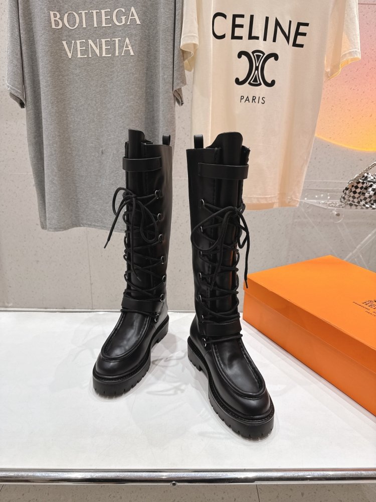 High leather boots on lace фото 2