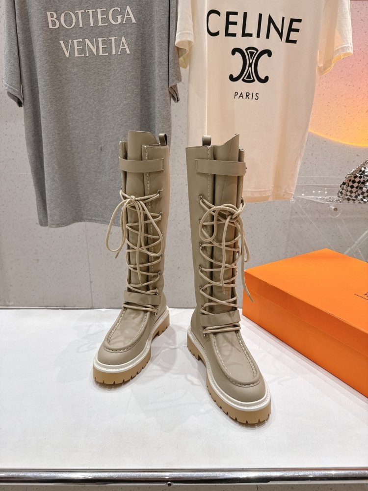 High leather boots on lace фото 2