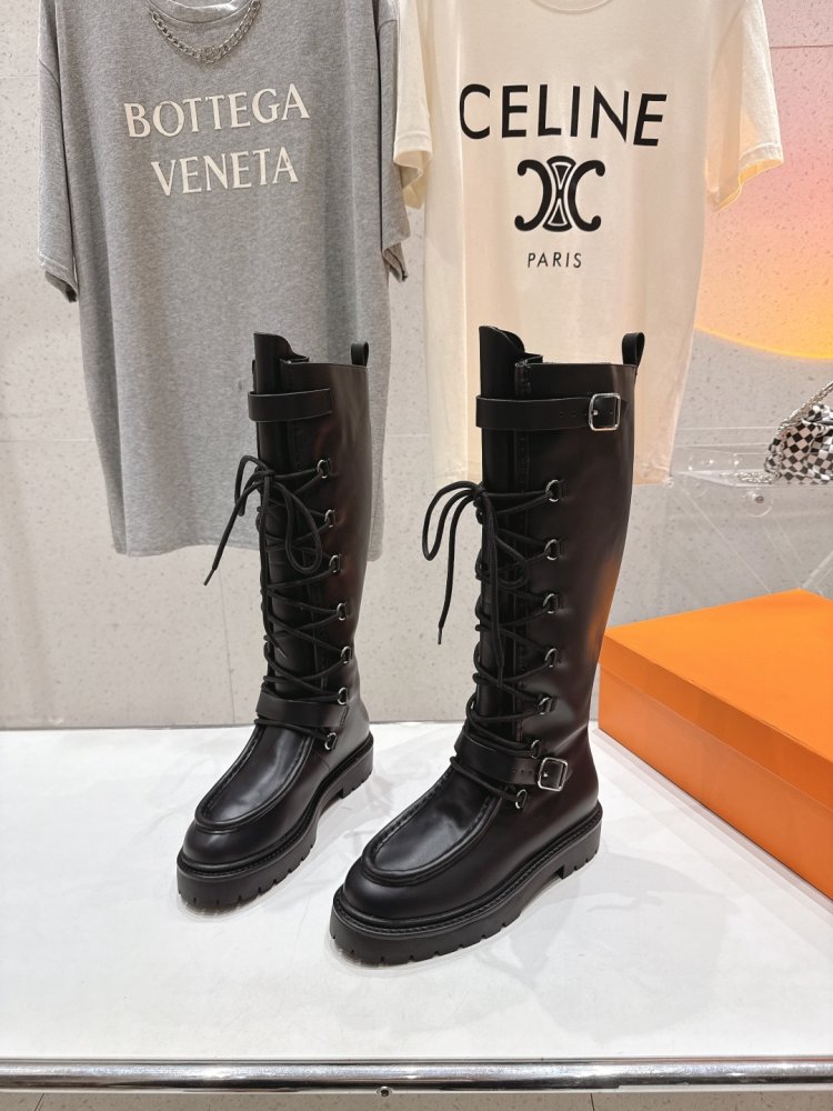 High leather boots on lace фото 3