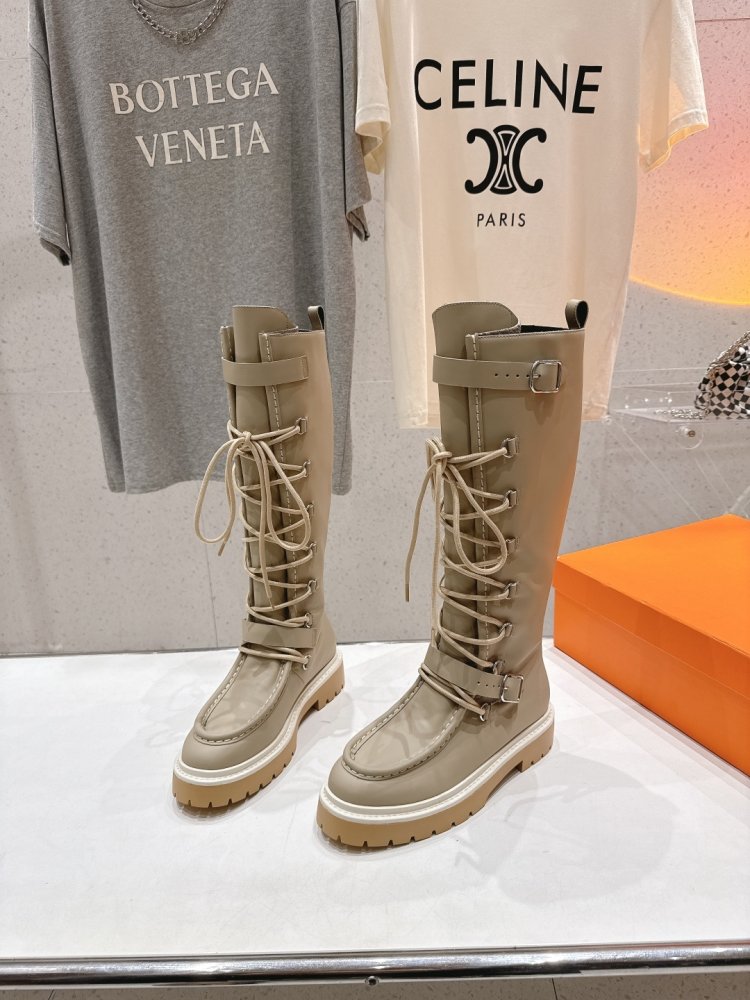 High leather boots on lace фото 3