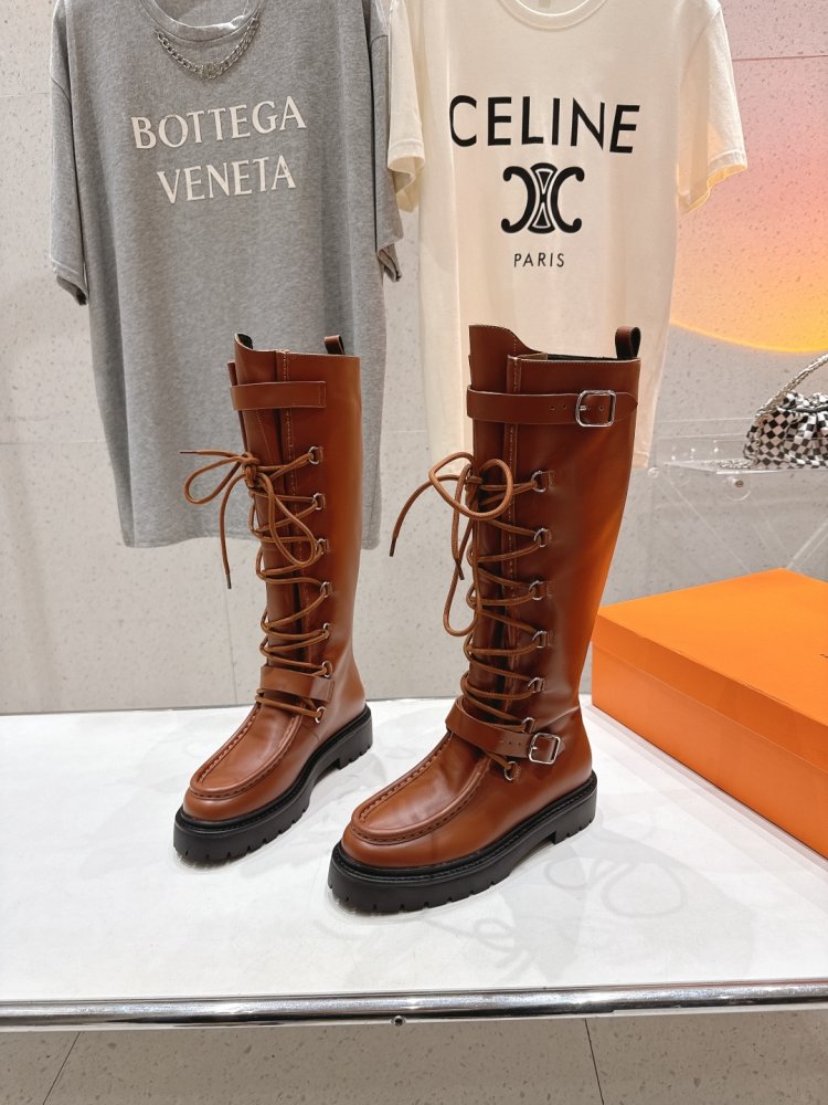 High leather boots on lace фото 3