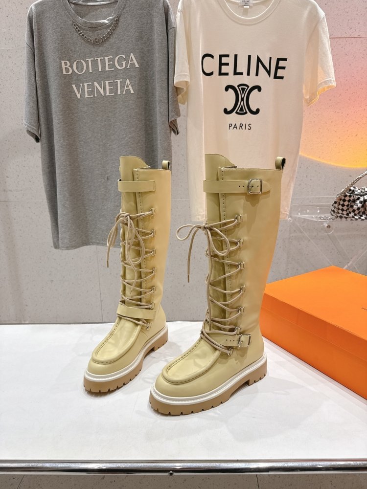 Высокие кожаные сапоги на шнуровке фото 3