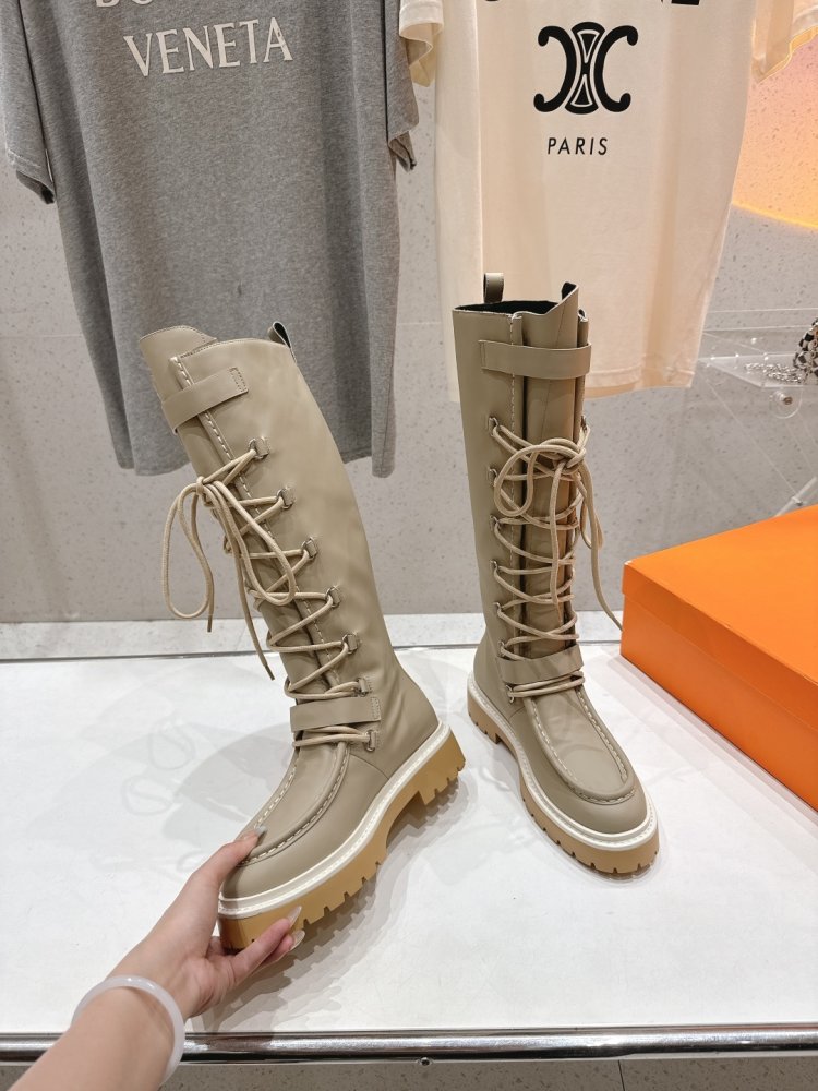 High leather boots on lace фото 4