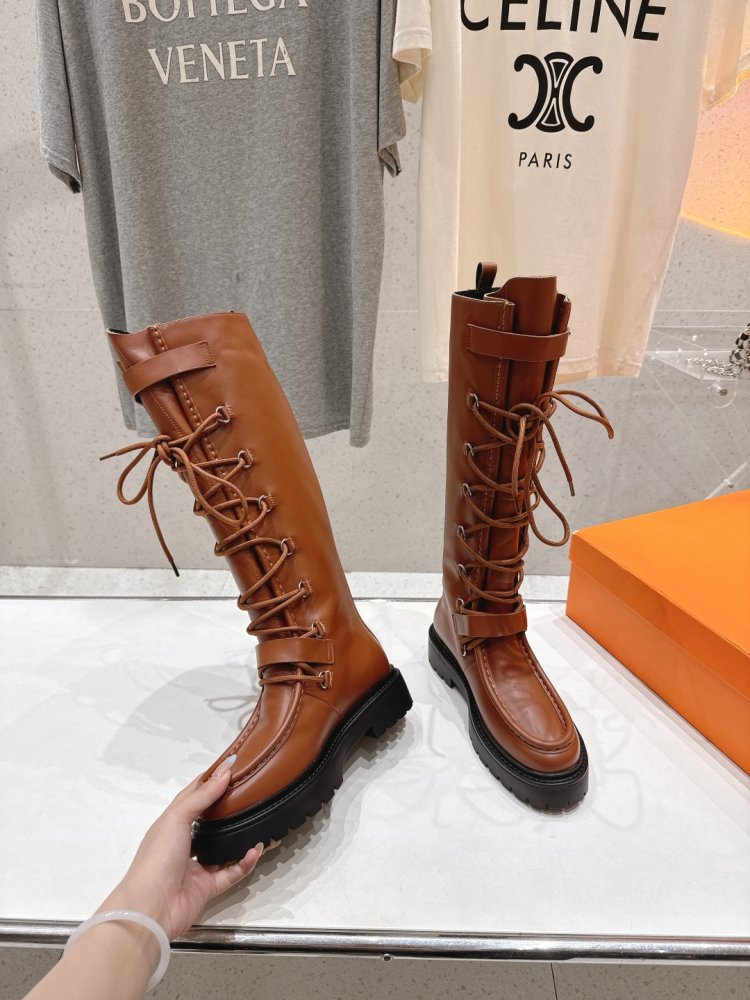 High leather boots on lace фото 4