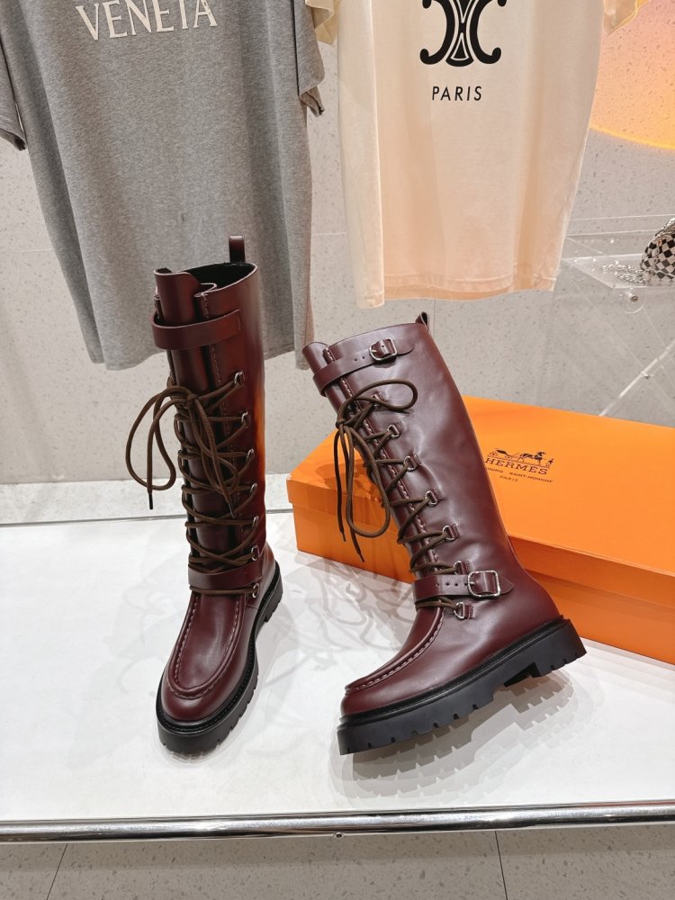 Высокие кожаные сапоги на шнуровке фото 5