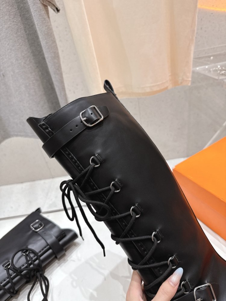 High leather boots on lace фото 7