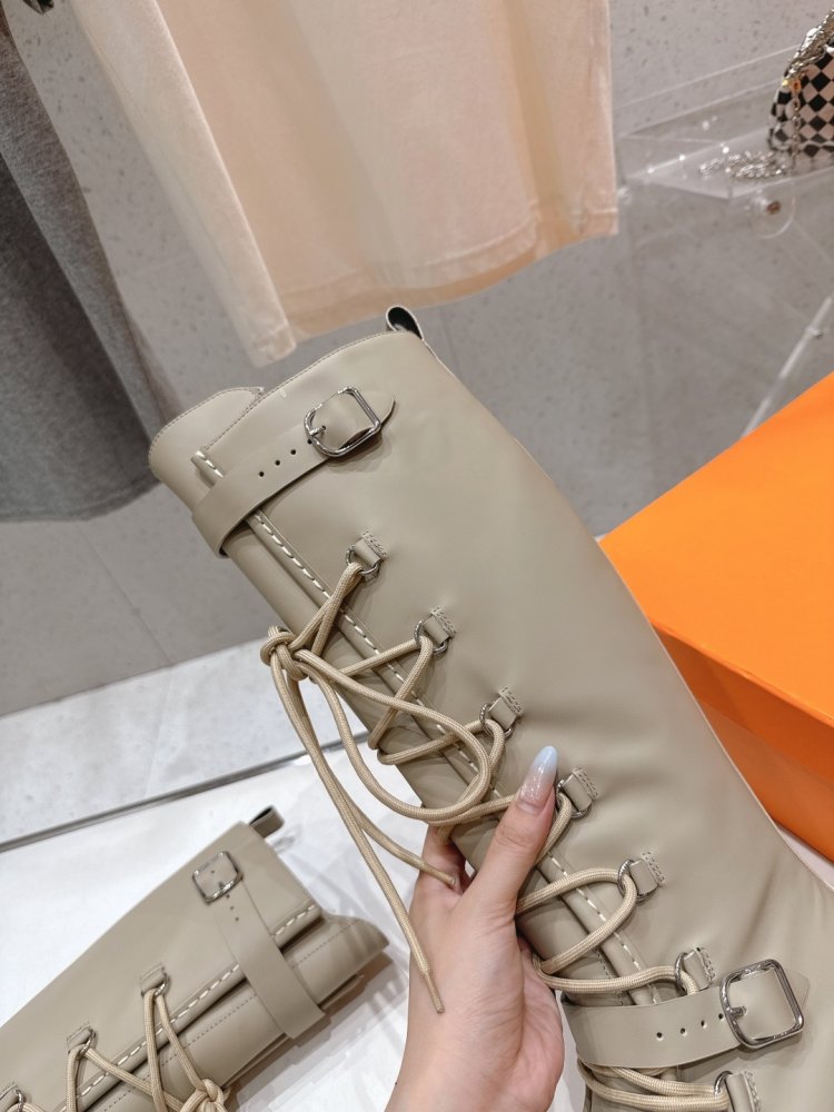 High leather boots on lace фото 7