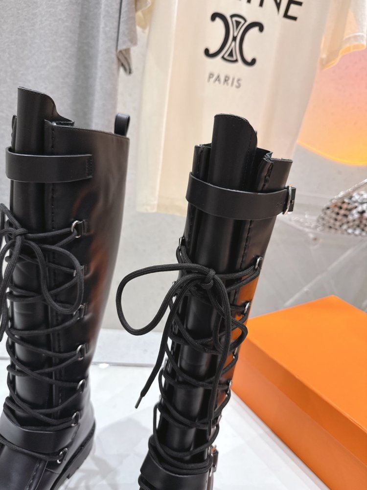 High leather boots on lace фото 8