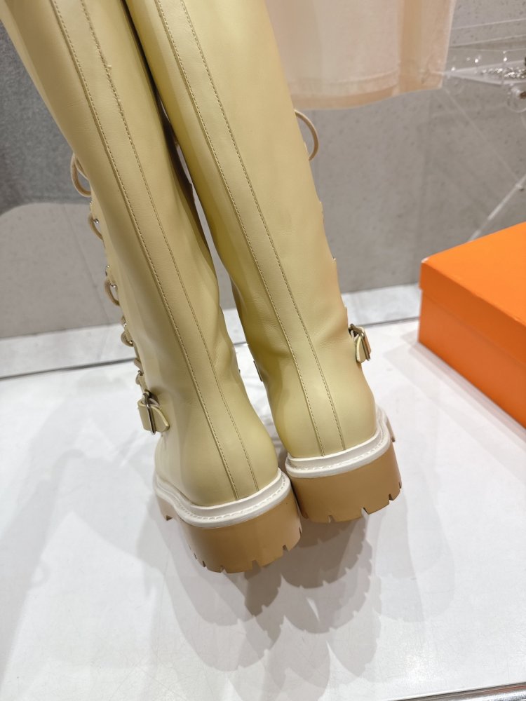 Высокие кожаные сапоги на шнуровке фото 8