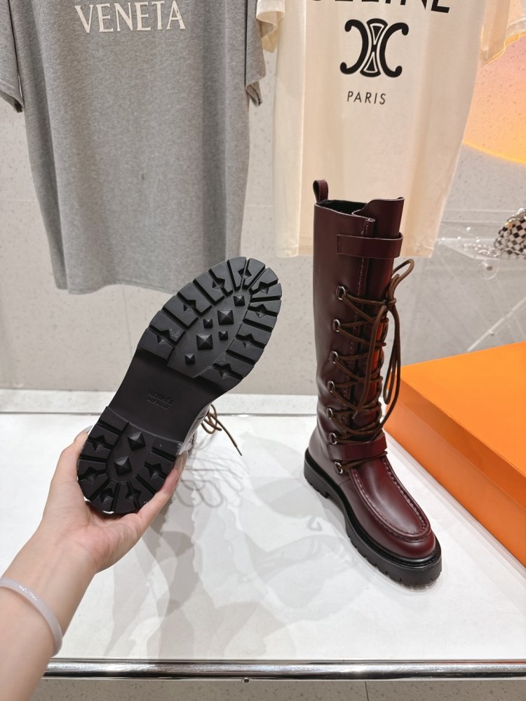 Высокие кожаные сапоги на шнуровке фото 9