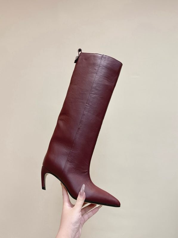 Высокие кожаные женские сапоги на каблуке