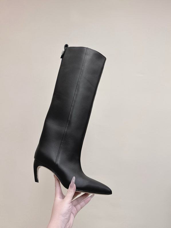 Высокие кожаные женские сапоги на каблуке