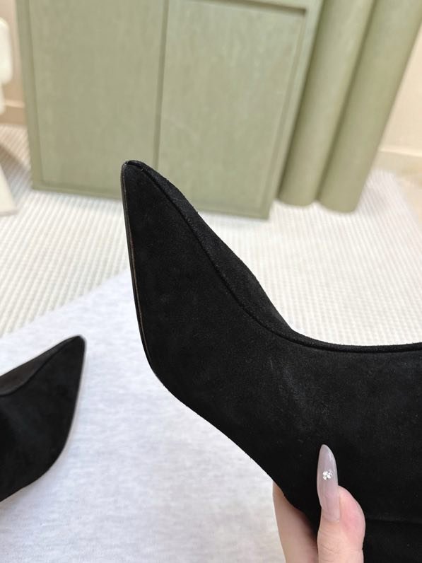 High leather women's boots on heel фото 2