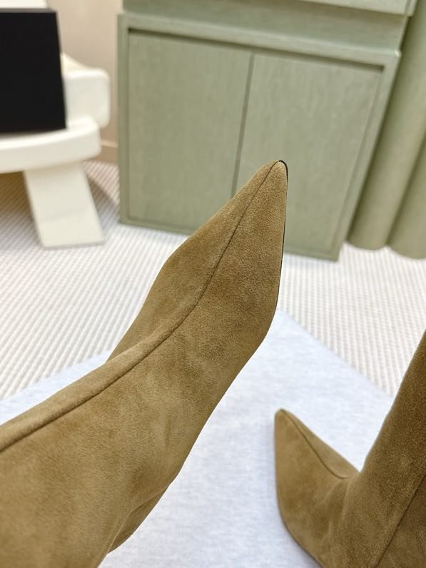 Высокие кожаные женские сапоги на каблуке фото 2