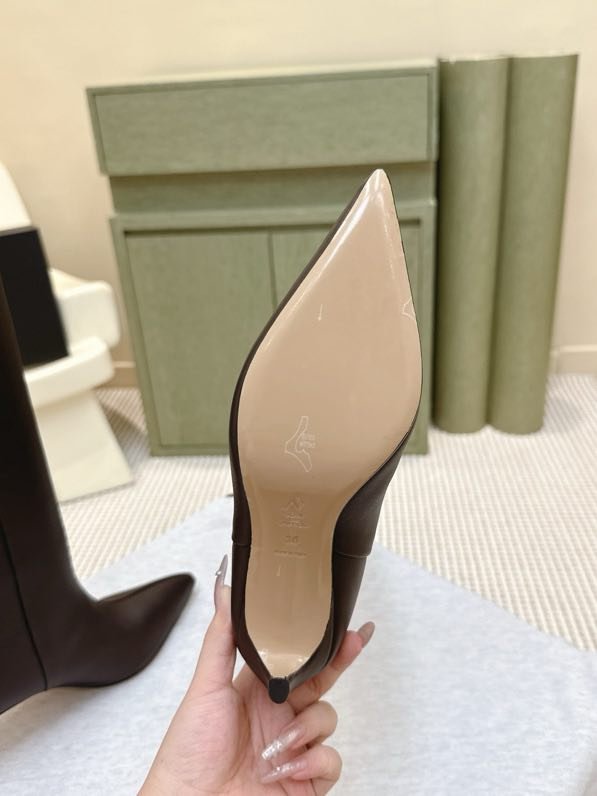 Высокие кожаные женские сапоги на каблуке фото 2