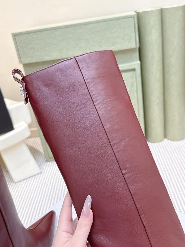 Высокие кожаные женские сапоги на каблуке фото 2