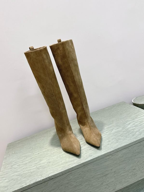 Высокие кожаные женские сапоги на каблуке фото 3