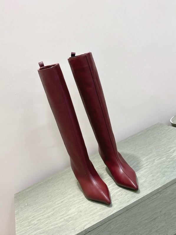 Высокие кожаные женские сапоги на каблуке фото 3