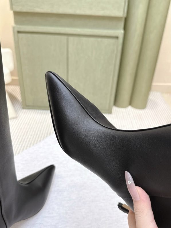 Высокие кожаные женские сапоги на каблуке фото 4