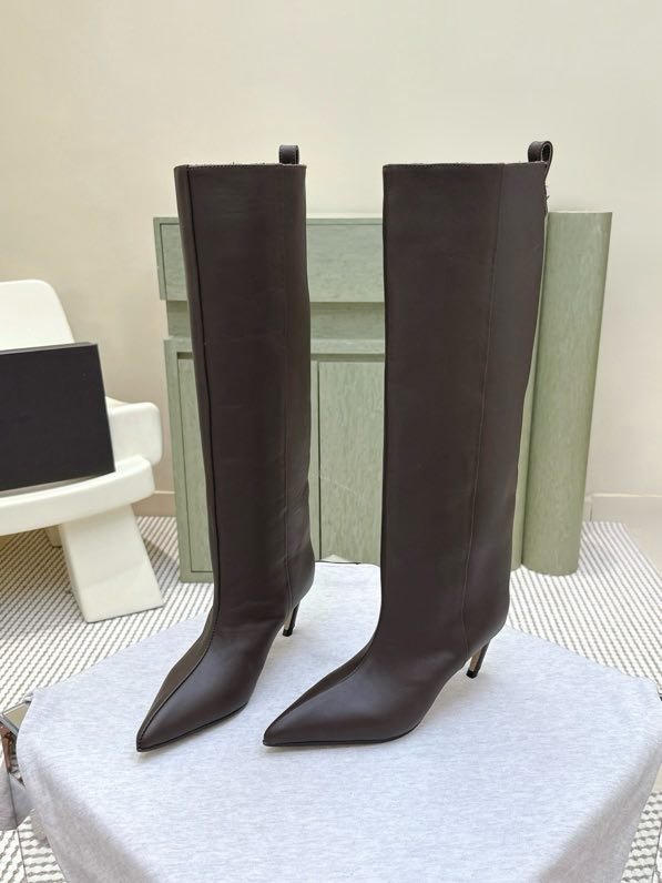 Высокие кожаные женские сапоги на каблуке фото 5