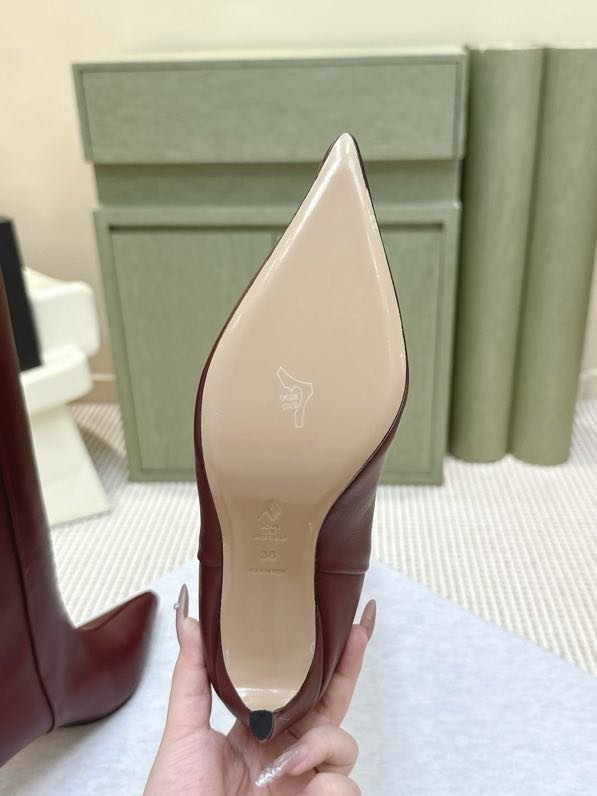 Высокие кожаные женские сапоги на каблуке фото 5