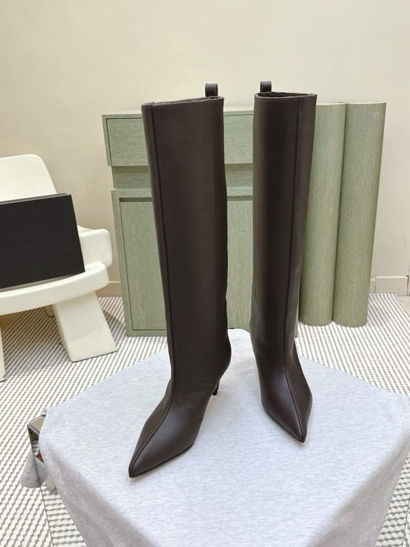 Высокие кожаные женские сапоги на каблуке фото 6