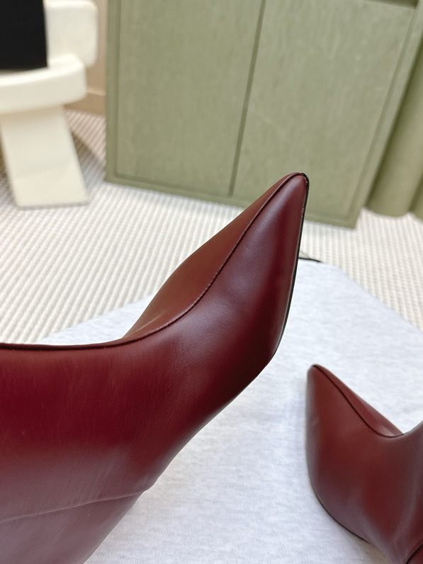 Высокие кожаные женские сапоги на каблуке фото 6