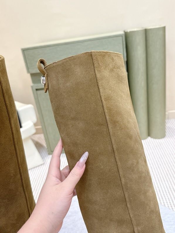 Высокие кожаные женские сапоги на каблуке фото 7