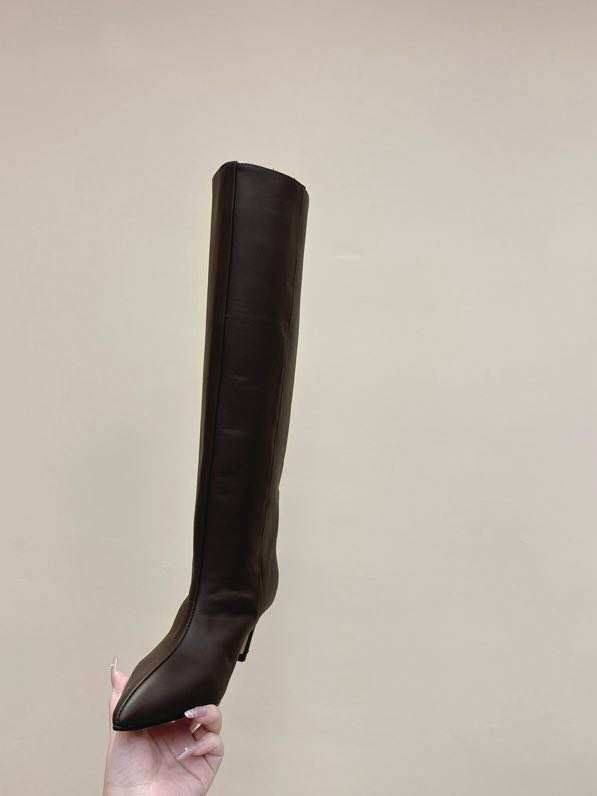 Высокие кожаные женские сапоги на каблуке фото 7