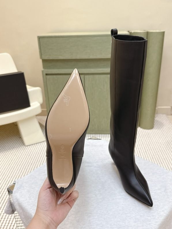 Высокие кожаные женские сапоги на каблуке фото 7