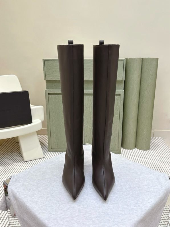 Высокие кожаные женские сапоги на каблуке фото 9