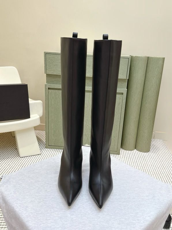 Высокие кожаные женские сапоги на каблуке фото 9