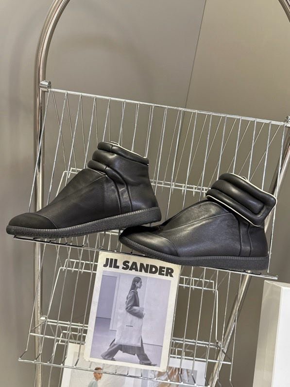 High sneakers Martin on fur