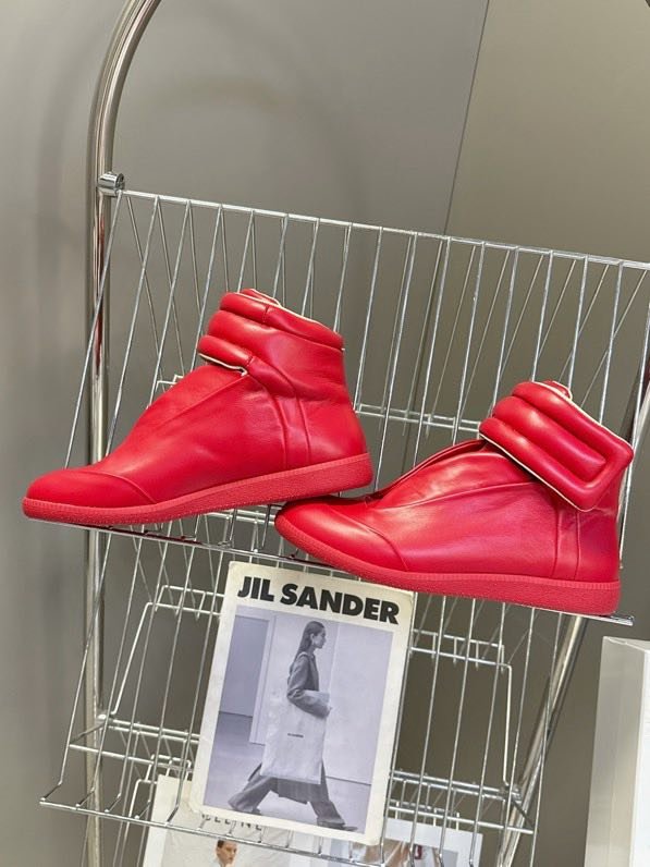 High sneakers Martin on fur