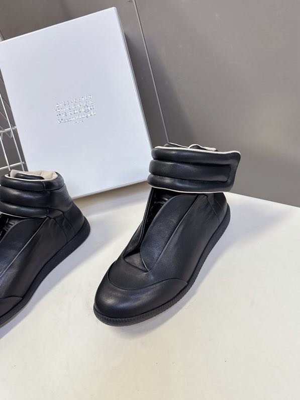 High sneakers Martin on fur фото 2