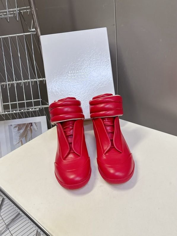 High sneakers Martin on fur фото 2