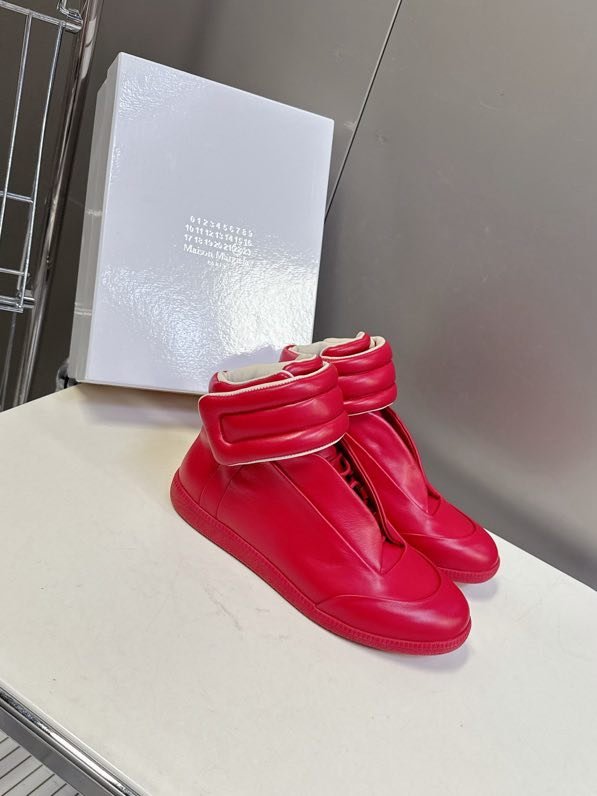 High sneakers Martin on fur фото 4