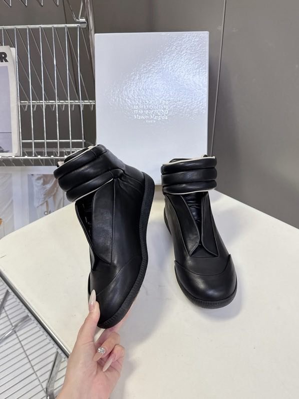 High sneakers Martin on fur фото 5