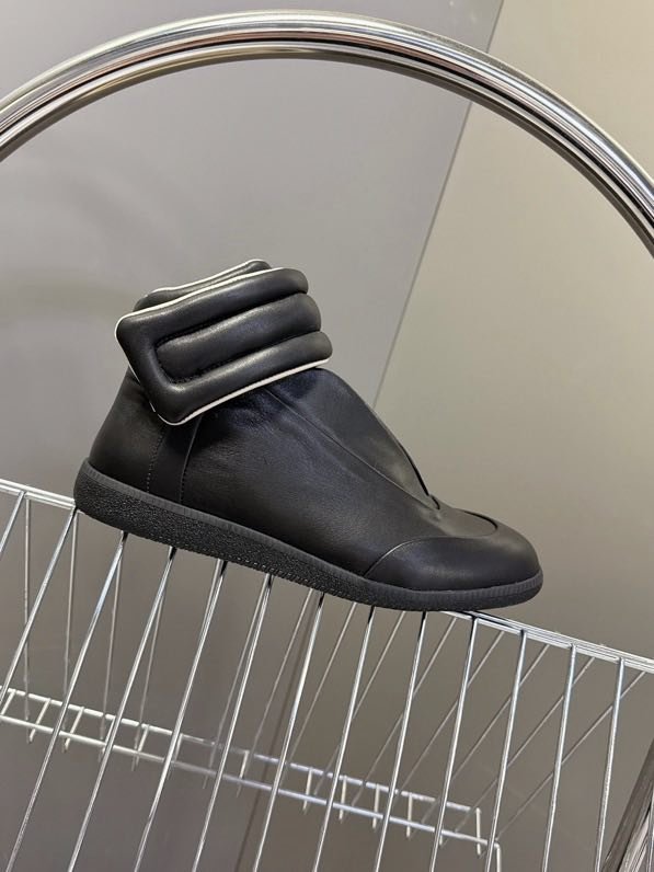 High sneakers Martin on fur фото 6