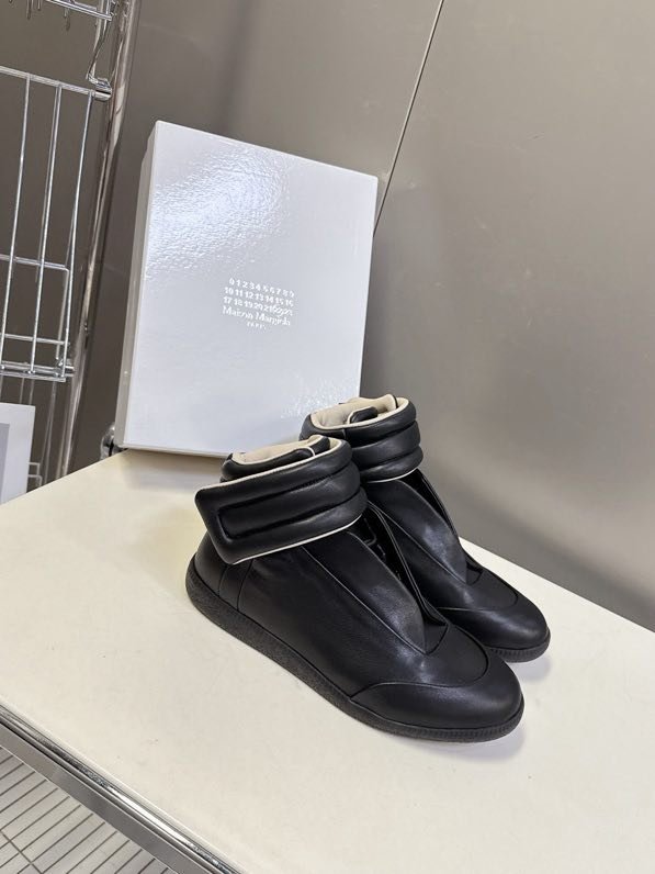 High sneakers Martin on fur фото 7