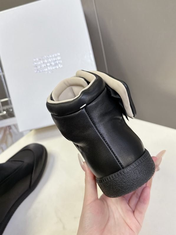 High sneakers Martin on fur фото 9