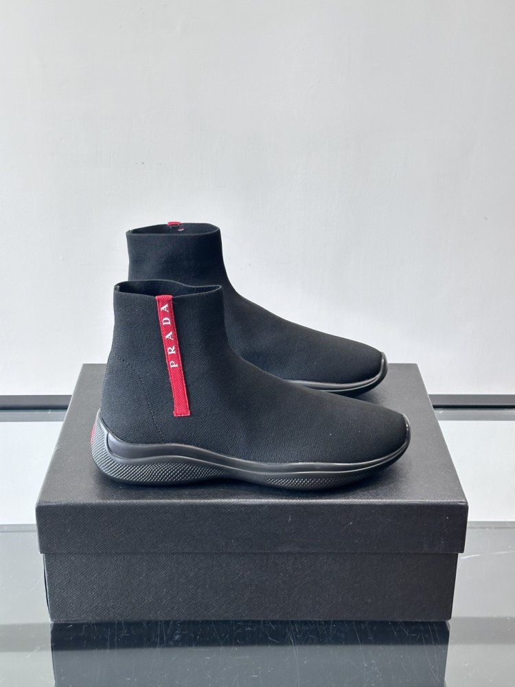 Високі кросівки