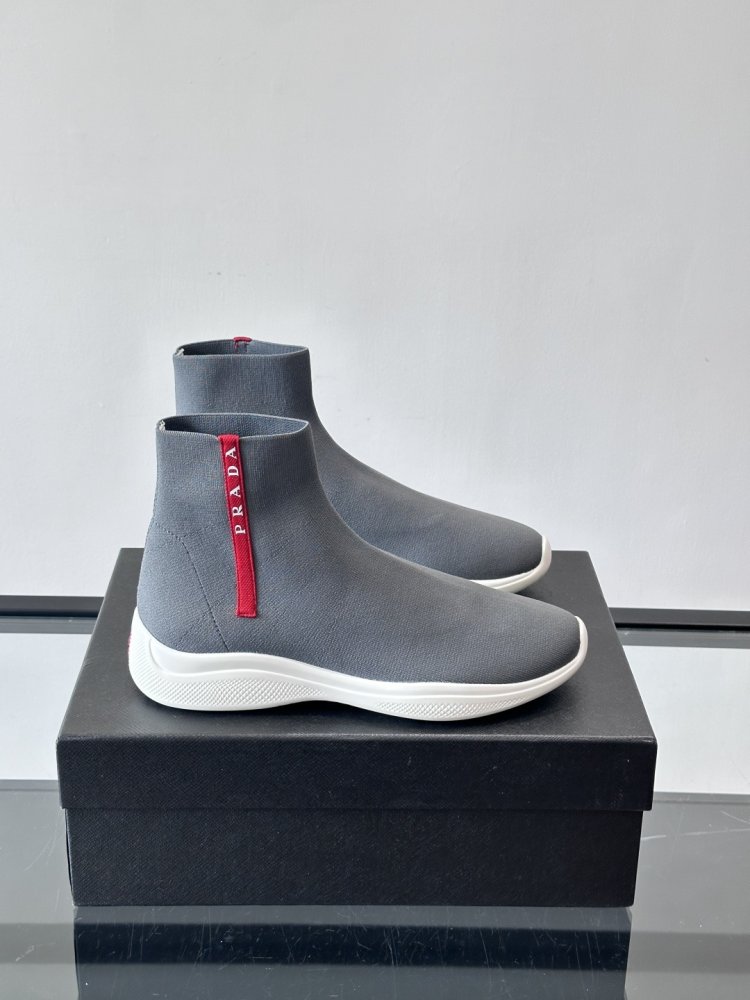 Високі кросівки