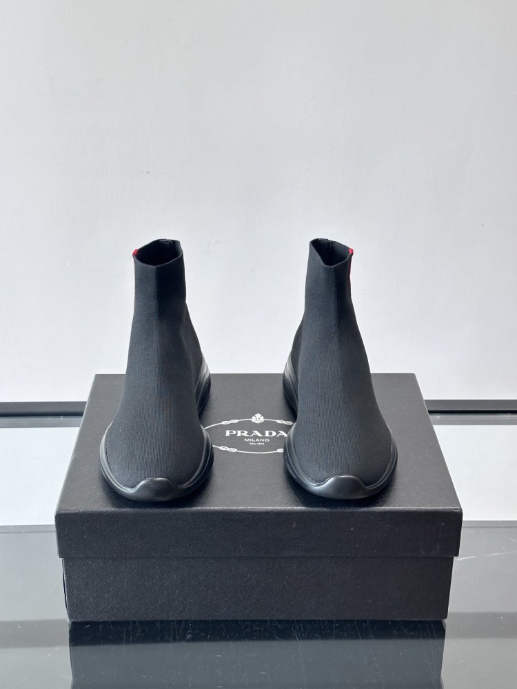 Високі кросівки фото 2