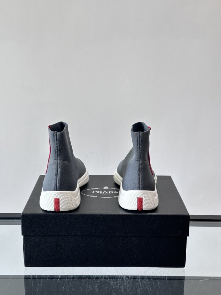 Високі кросівки фото 8